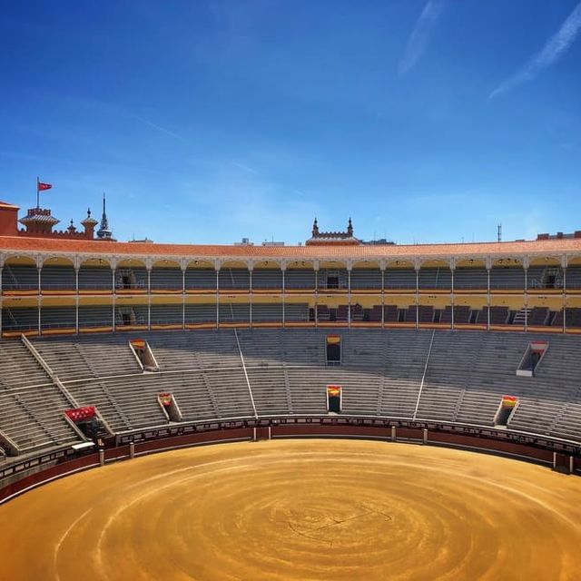 interior de la plaza de las ventas